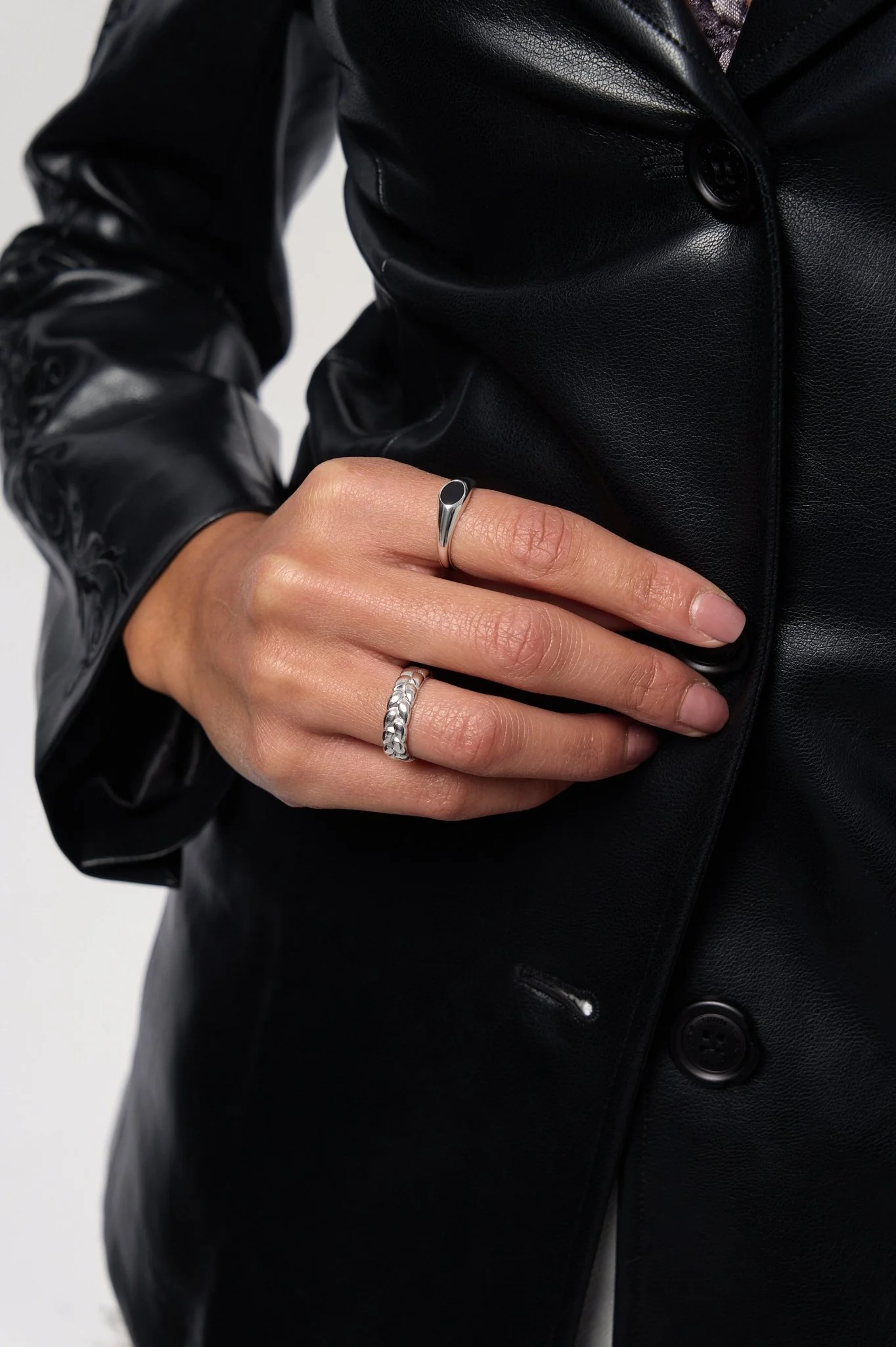 Denise Black Agate Signet Ring - Image 4