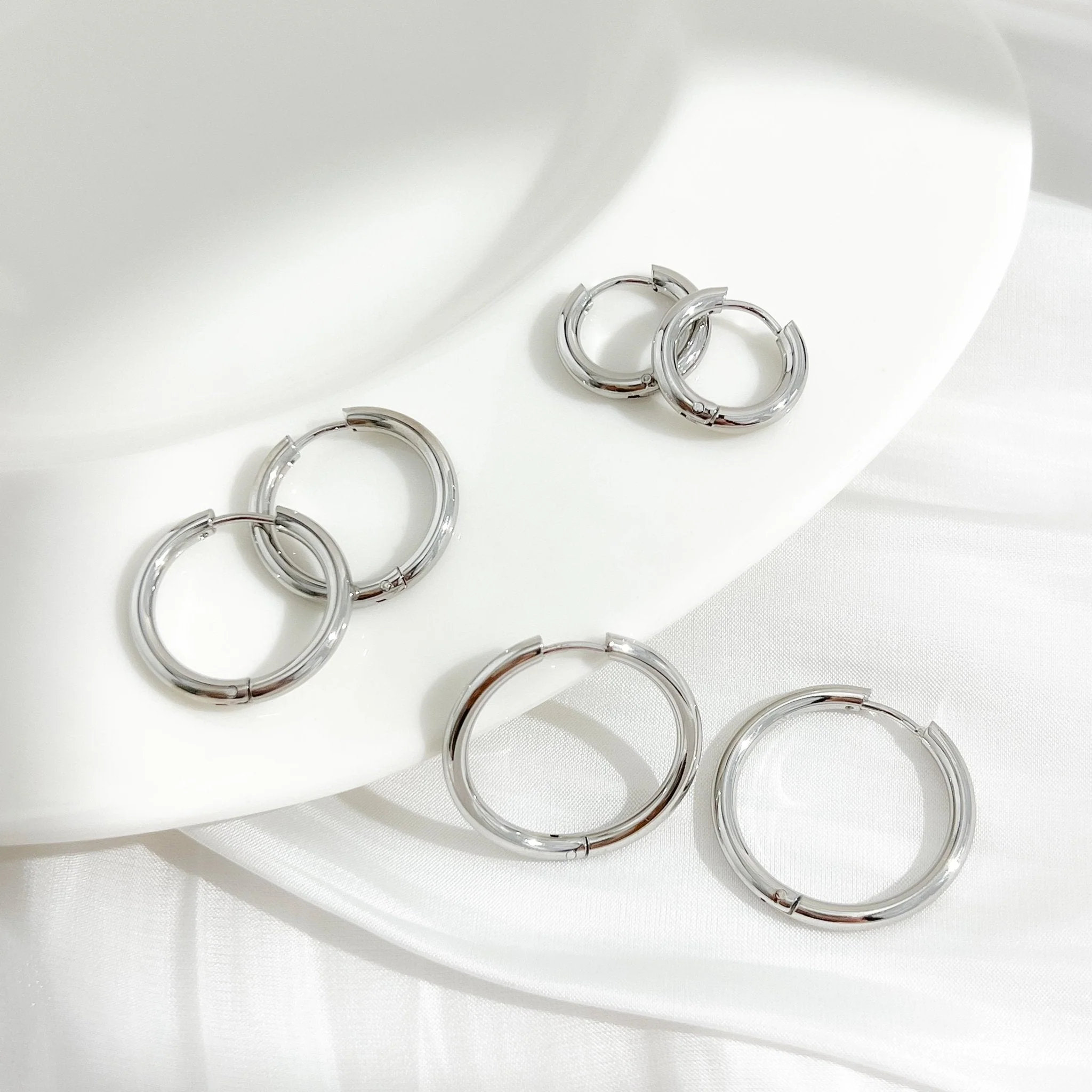 Everyday Seamless Hoops - Image 8