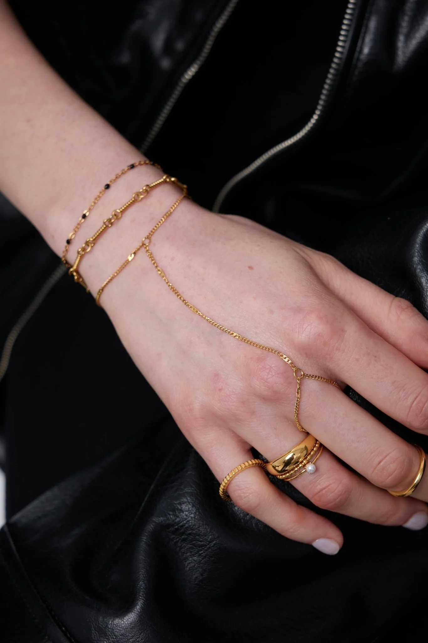Thin Claire Ring in Gold - Image 3