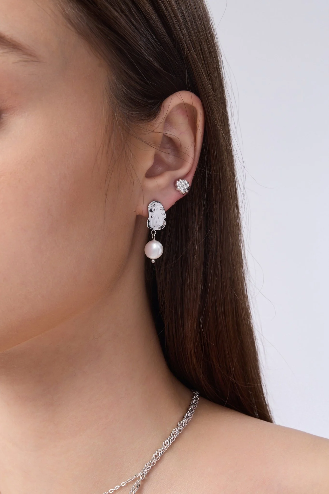 Juliet Pearl Earrings - Image 3