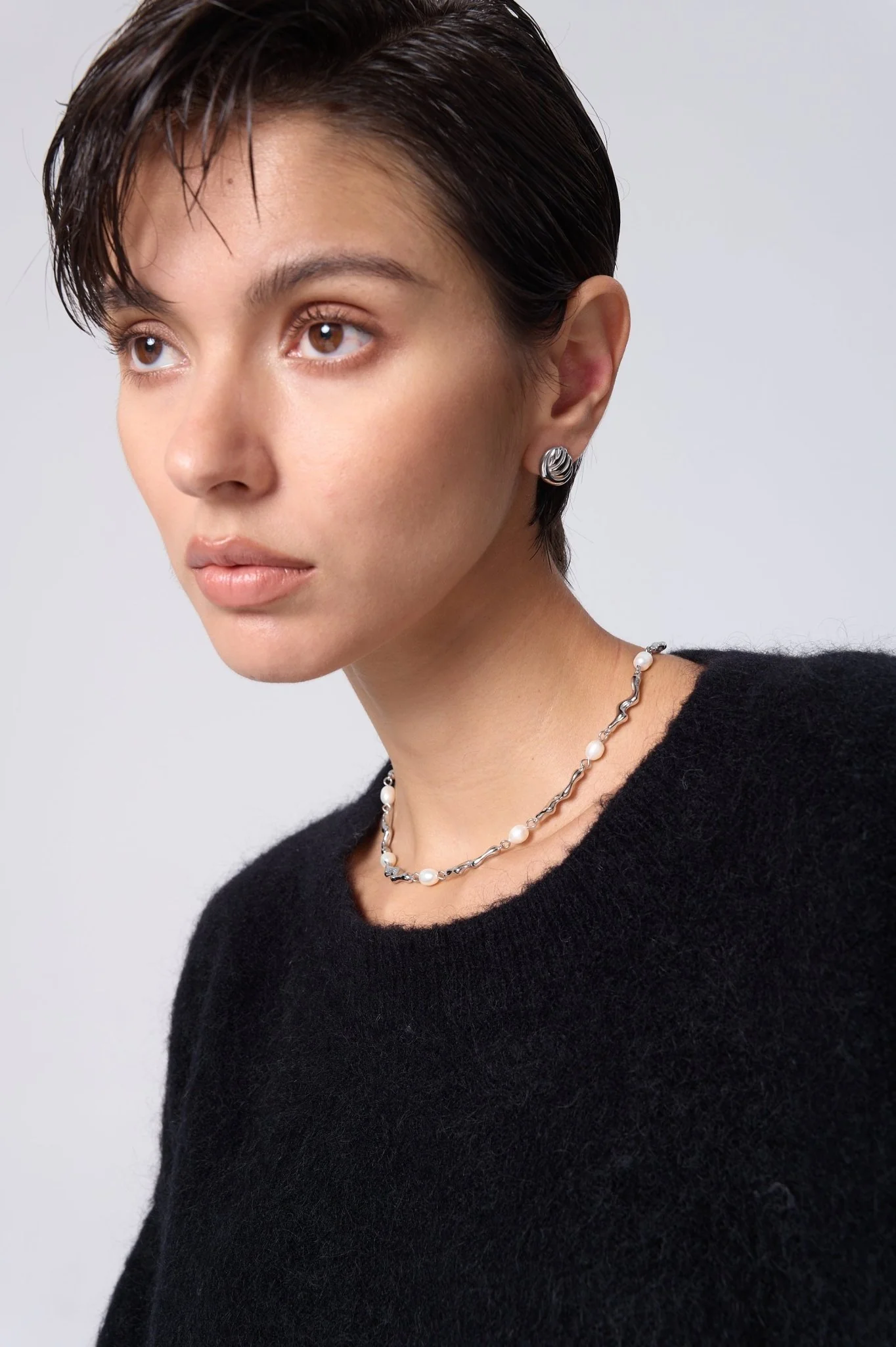 Zelia Organic Pearl Chain Necklace - Image 3