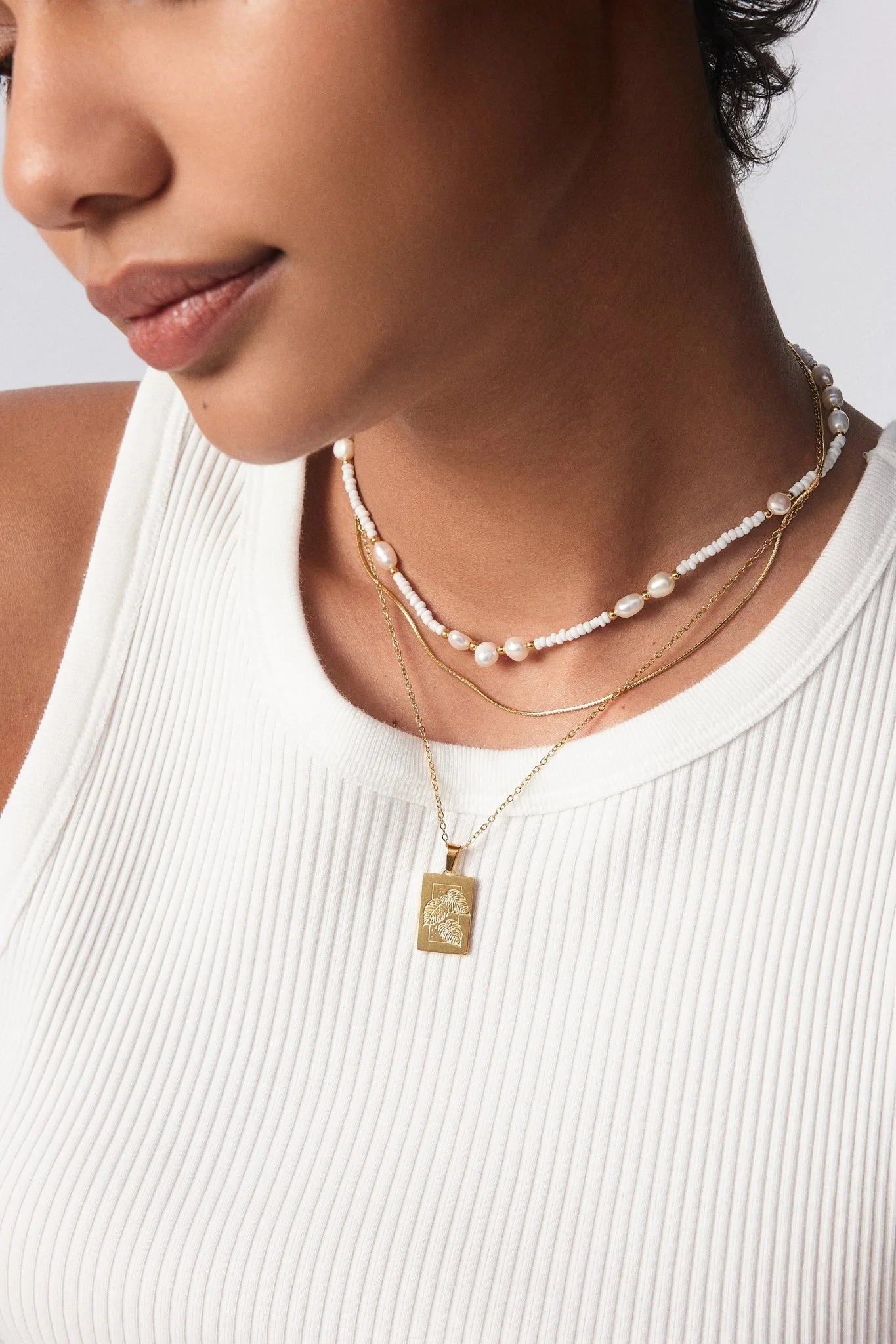 White Beads + Pearls Necklace - Image 5