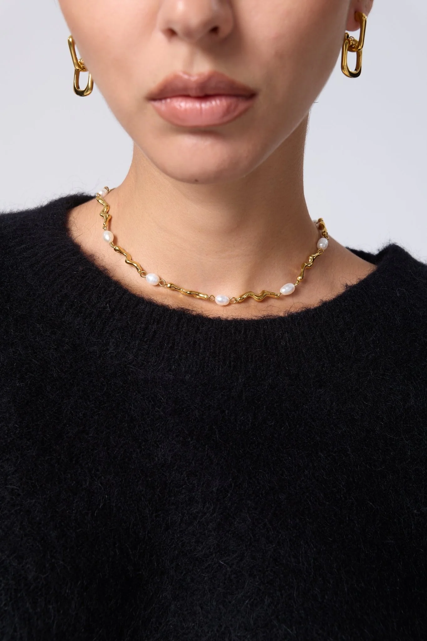 Zelia Organic Pearl Chain Necklace - Image 4